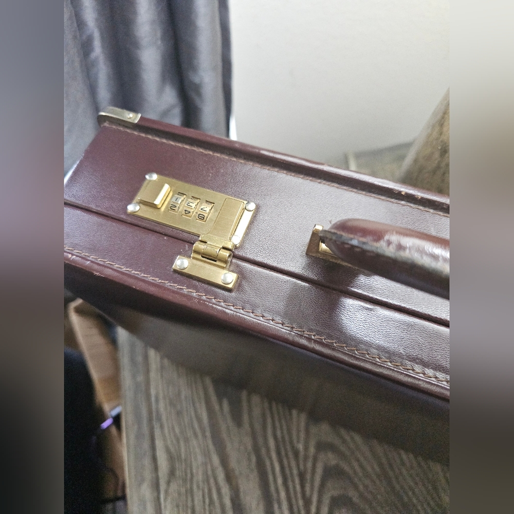 BRIEFCASE - Picture 3 of 9